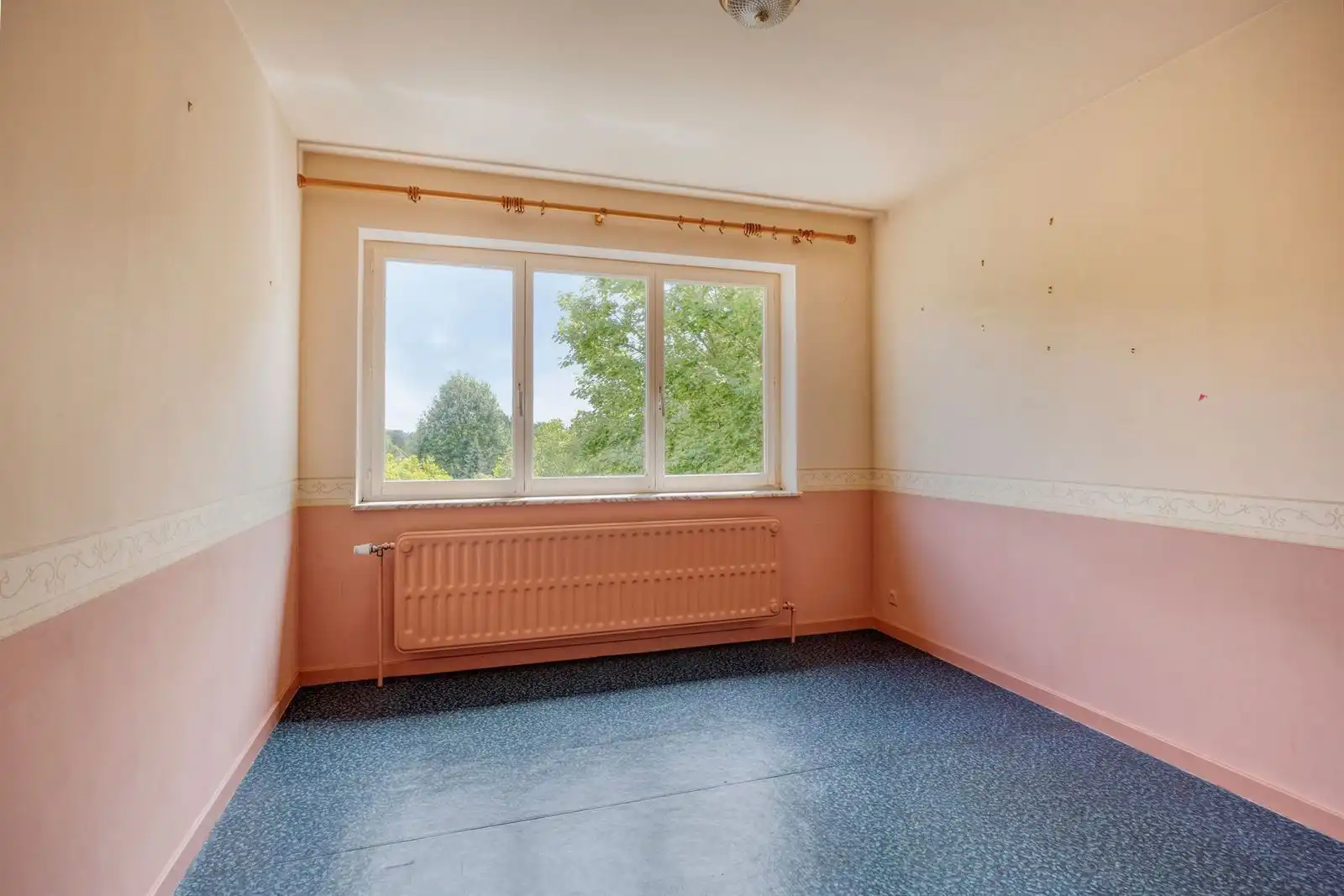 Ruime 3-gevelwoning met 4 à 5 slaapkamers, grote garage en dubbele straattoegang foto 12