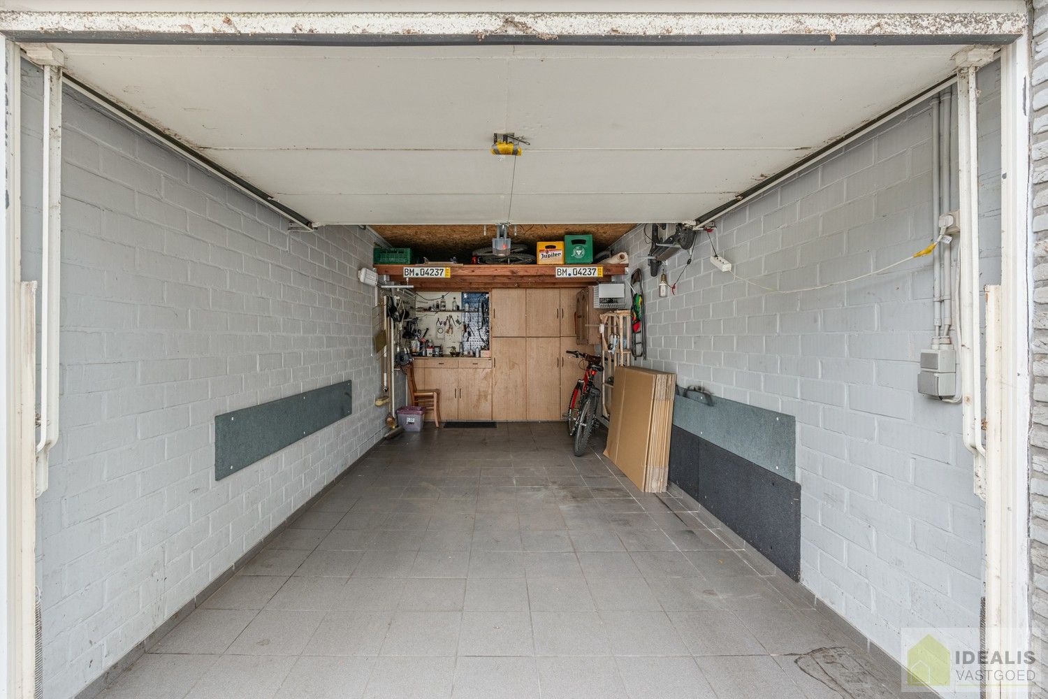 IDEALIS VASTGOED – ZEER RUIM HOEKAPPARTEMENT (110M²) MET LICHTRIJKE LEEFRUIMTE, VOLLEDIG UITGERUSTE KEUKEN, MAAR LIEFST 3 SLAAPKAMERS, BERGING, LIFT EN GARAGEBOX OP EEN UITERST GUNSTIGE LOCATIE MIDDEN IN HET CENTRUM VAN PELT. ZEER GESCHIKT VOOR KANDIDATEN OP ZOEK NAAR EEN INSTAPKLAAR APPARTEMENT! foto 22