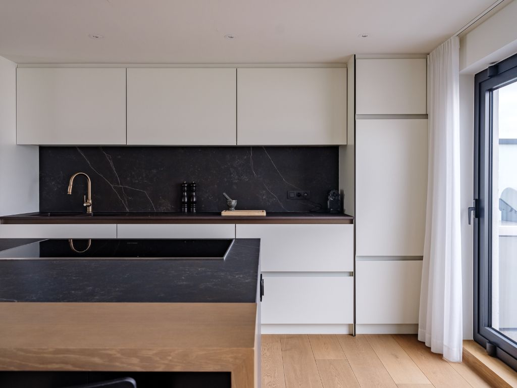 Gent centrum. Hoogwaardig gerenoveerde en stijlvolle penthouse met een bewoonbare oppervlakte van 175m2, twee ruime terrassen (29m2 + 15m2) en een garagebox. foto 5