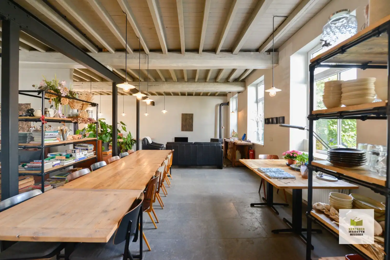 Gerenoveerde handelszaak met ruime woning en gezellige stadstuin te centrum Roeselare foto 11