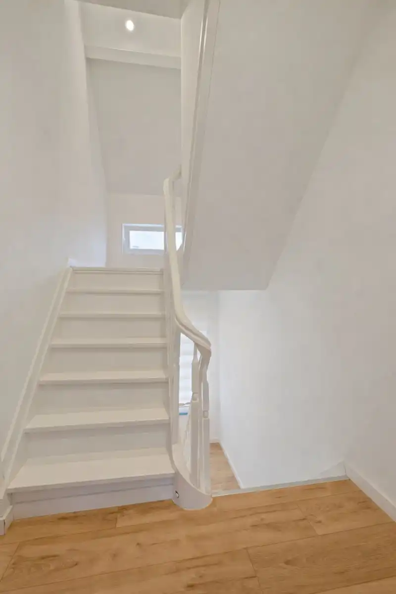 Hoekwoning met karakter, licht en verrassend veel ruimte foto 9