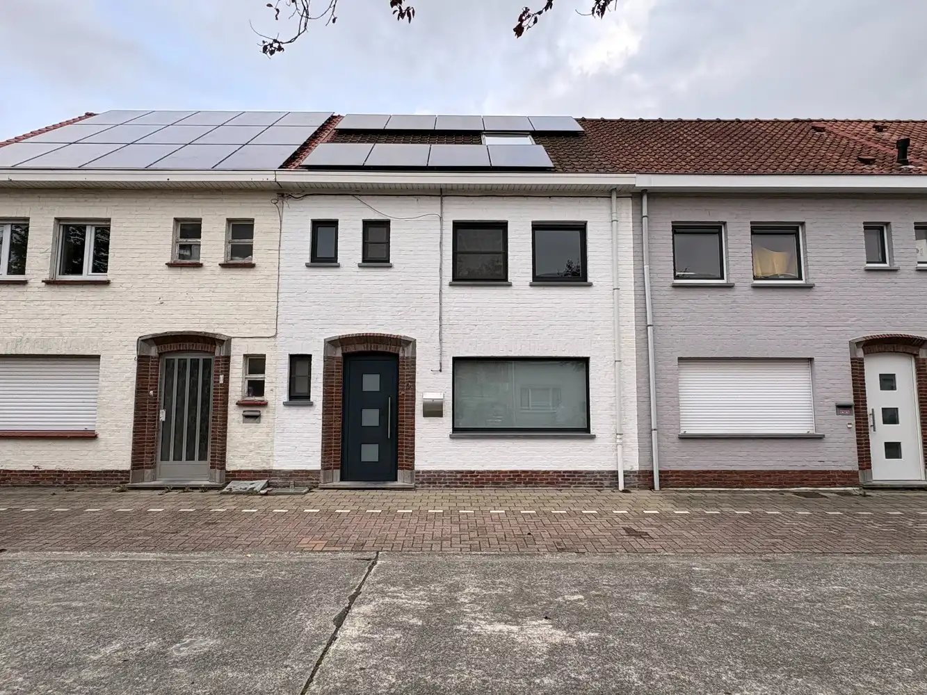 Instapklare gezinswoning met 3 slaapkamers foto {{pictureIndex}}