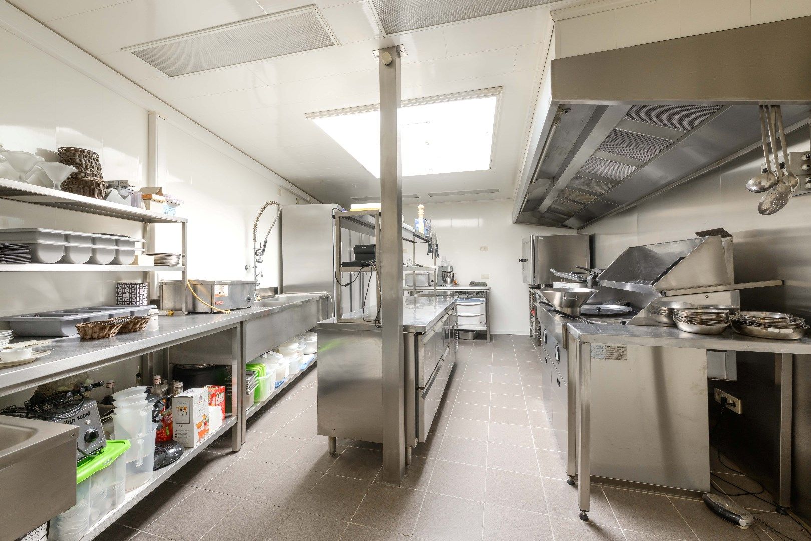 INSTAPKLAAR HANDELSHUIS (2009) OP GUNSTIGE LOCATIE!!!  foto 12