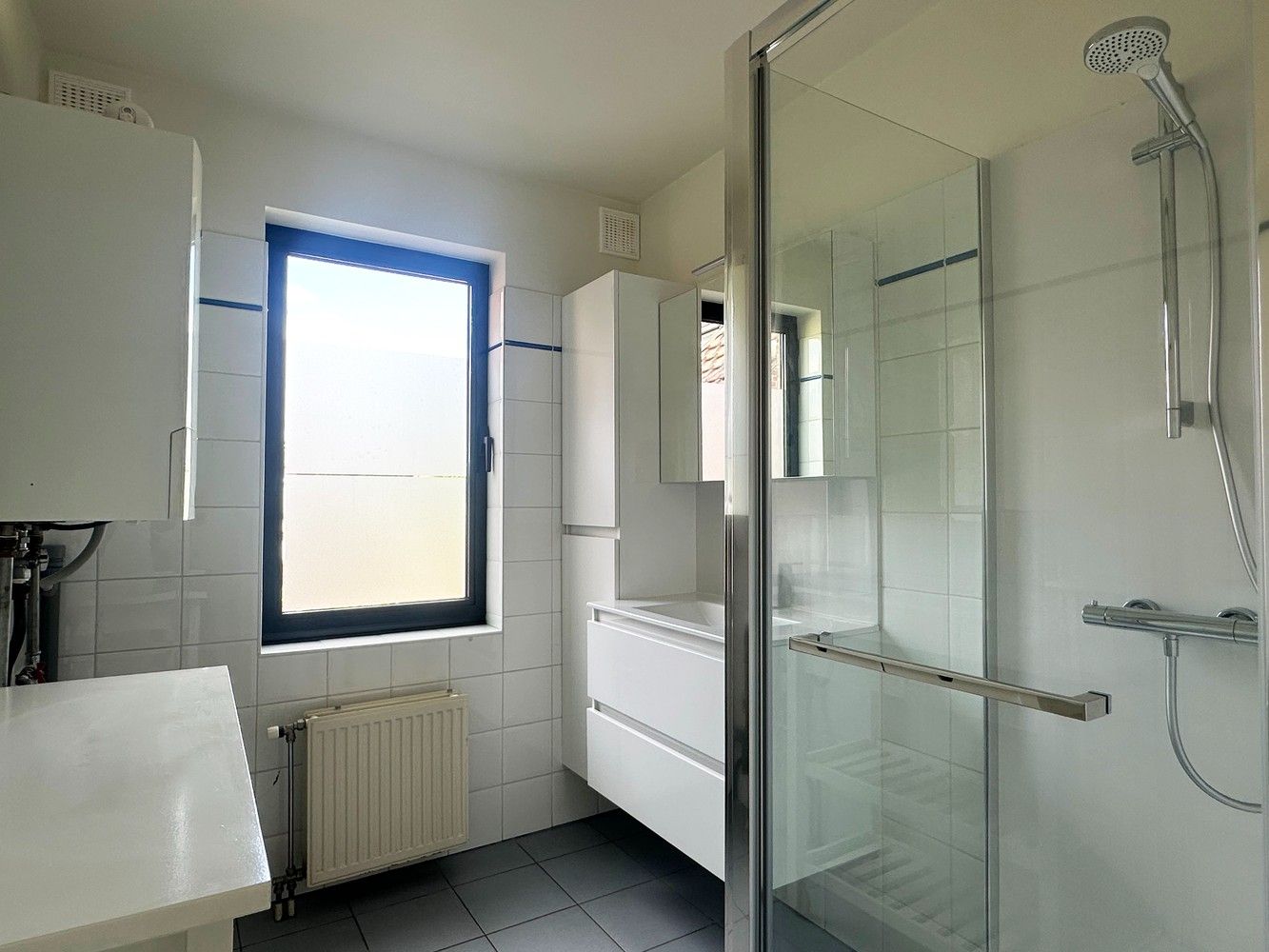 Lichtrijk éénslaapkamer appartement in centrum Lint foto 6