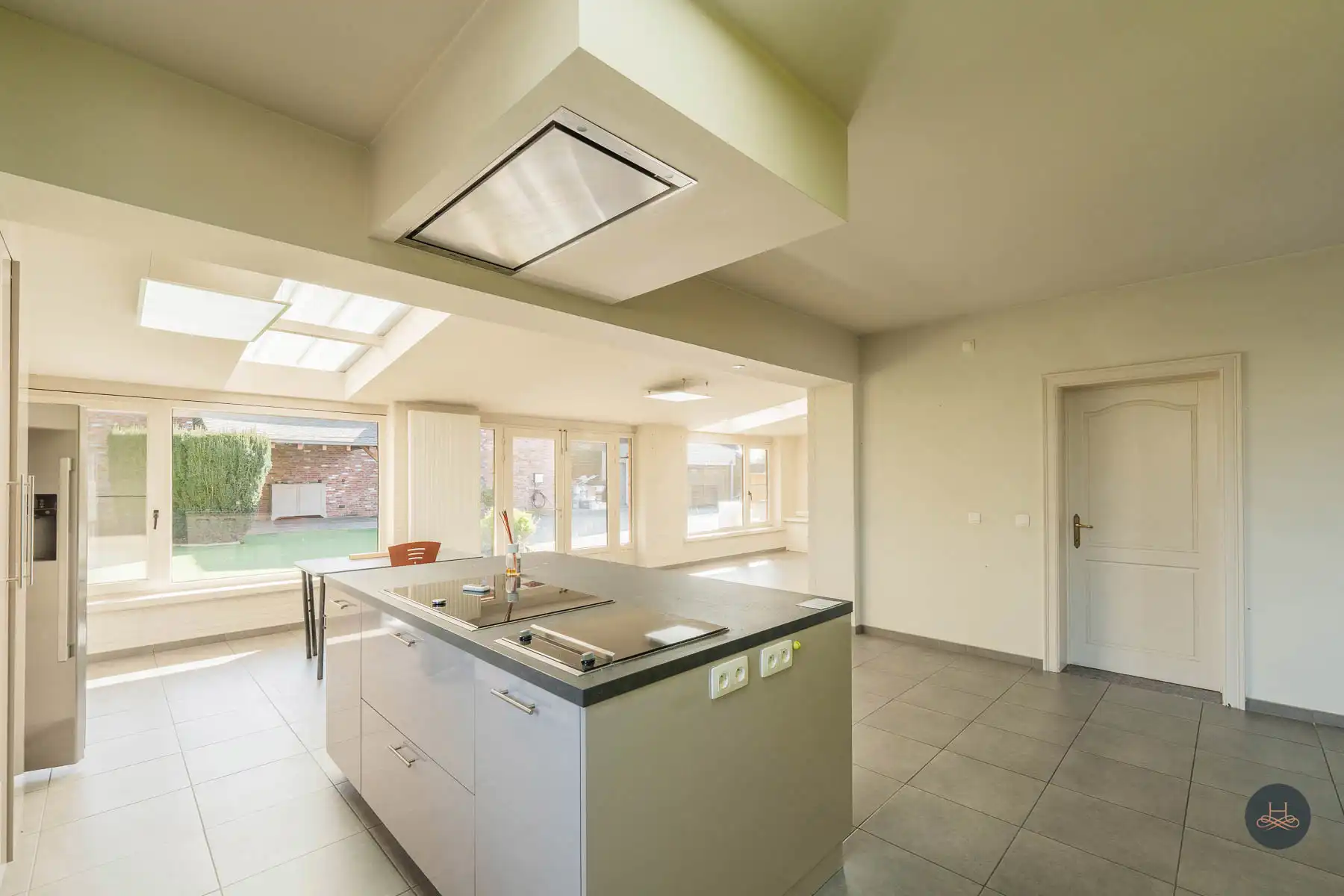 Woning met groot multifunctioneel bijgebouw in rustige straat foto 8