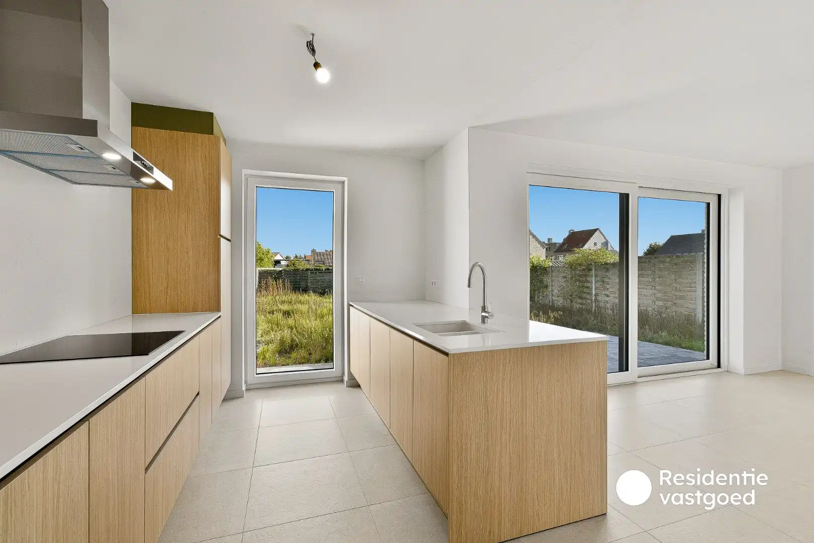 Gezinswoning met drie slaapkamers op goeie locatie foto 10