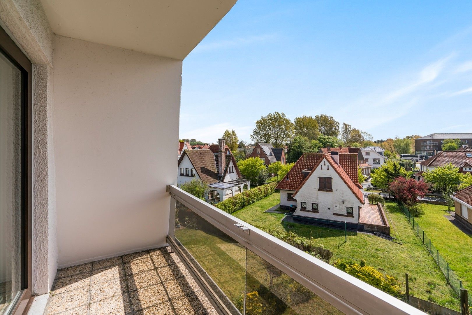 Ruim hoek-appartement met 3 slaapkamers, 2 terrassen, private autostandplaats en kelderberging - instapklaar foto 12