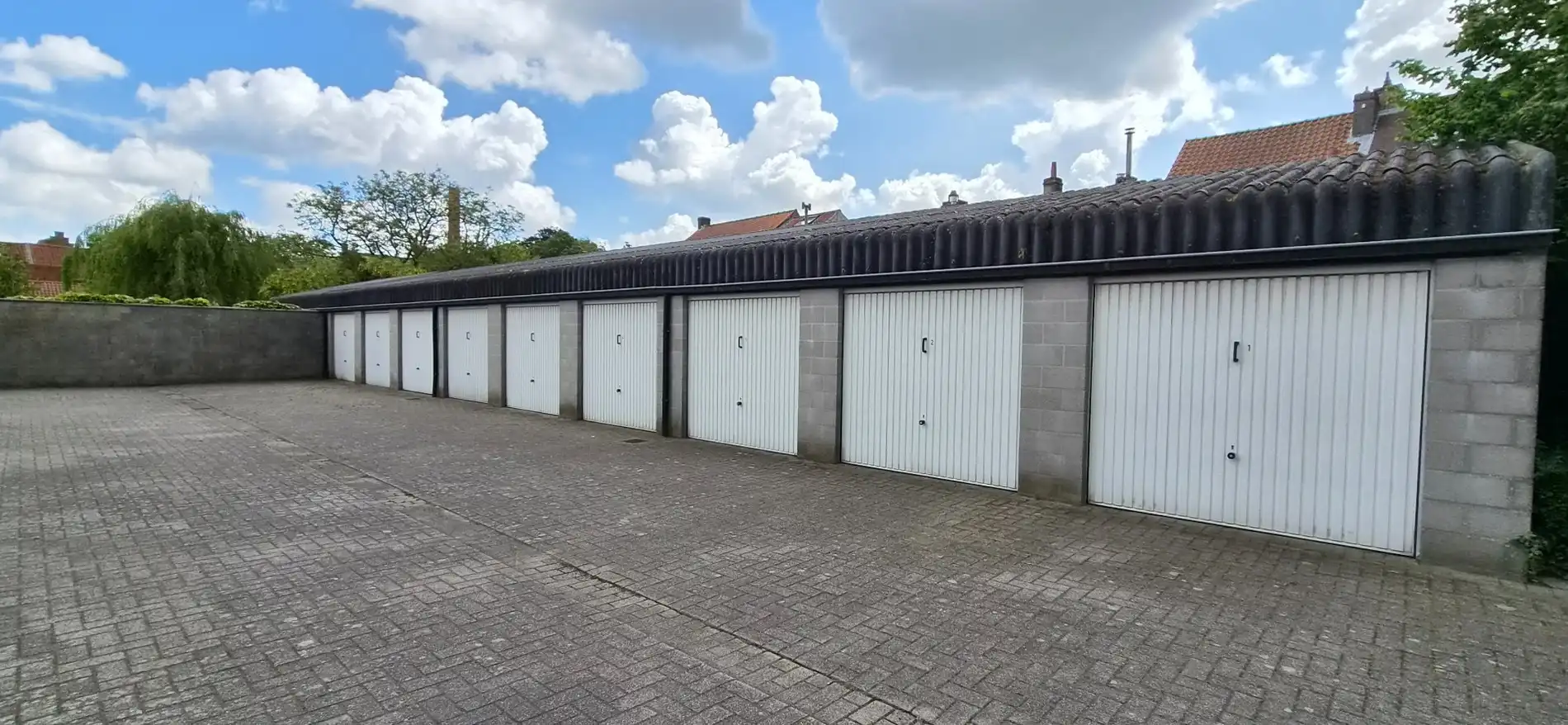 Brugge: te vernieuwen woning met garage foto 5