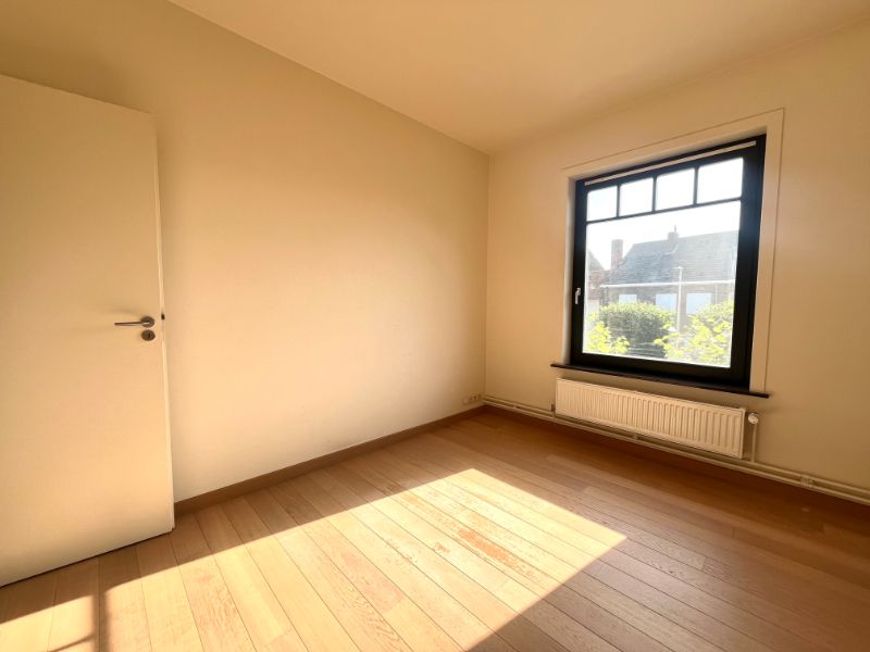 GERENOVEERD DUPLEXAPPARTEMENT TE HUUR MET 3 SLAAPKAMERS foto 5