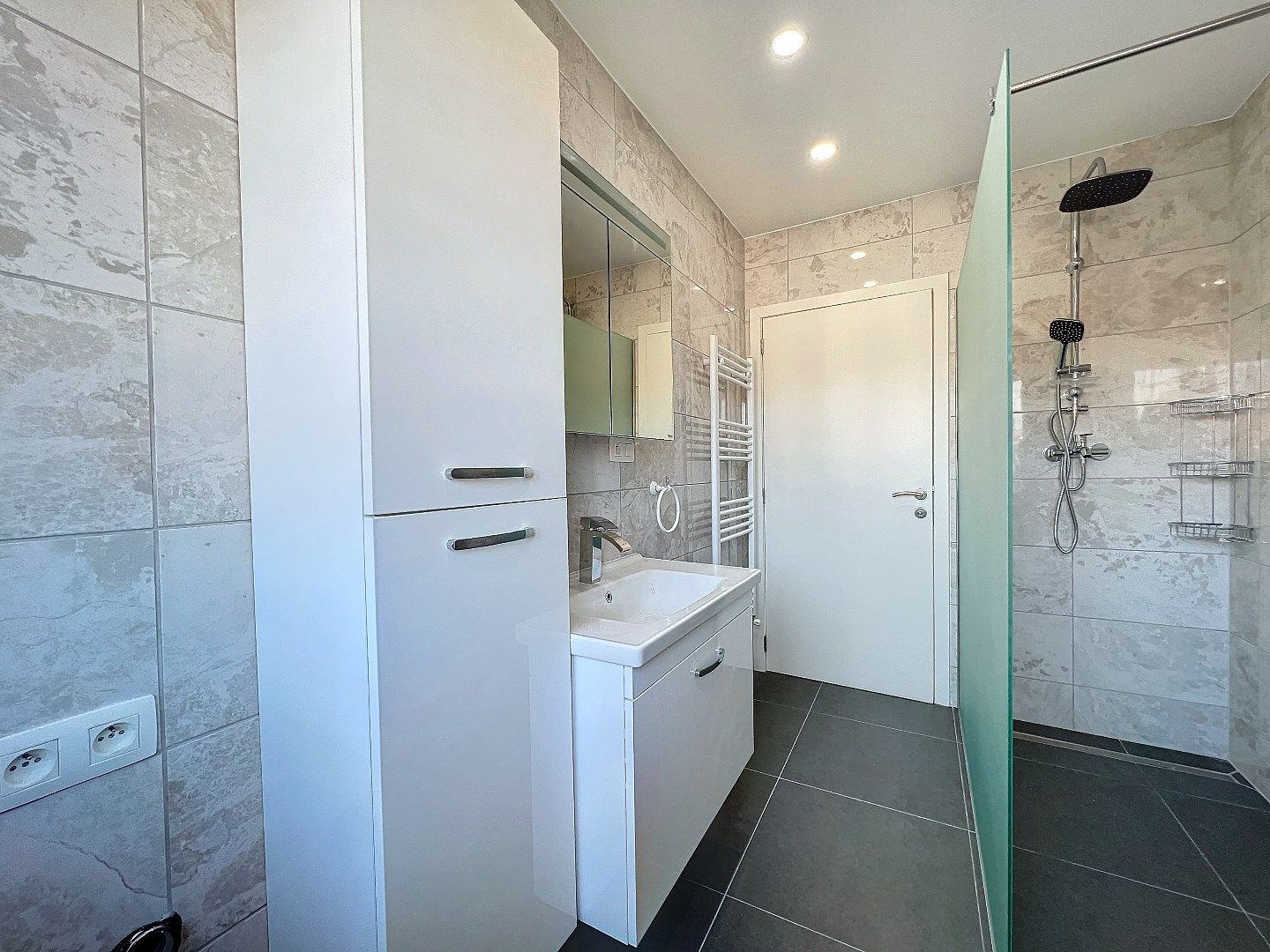 Gerenoveerde duplex appartement te Nieuwpoort stad! foto 9
