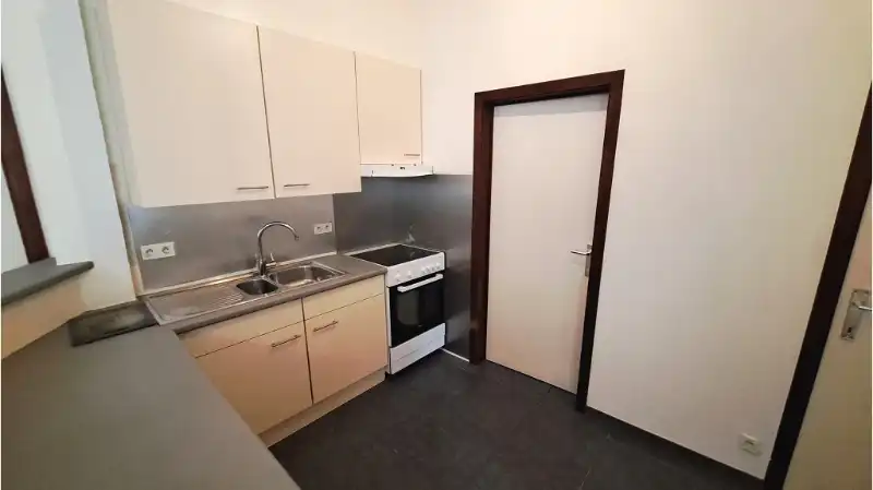 Ruim en lichtrijk 2-slaapkamerappartement te koop in Brugge foto 3