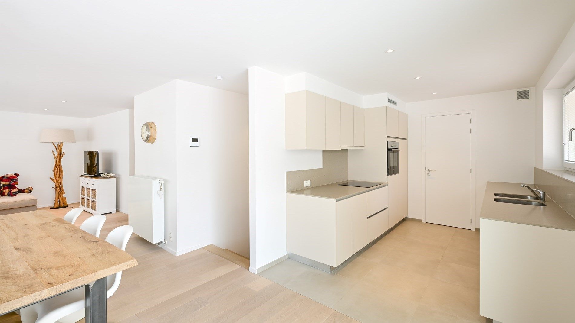 Prachtig, recent (2013) hoek-appartement perfect centraal gelegen op de hoek van de Paul Parmentierlaan en de Blancgarinstraat, op een steenworp afstand van de  foto 8