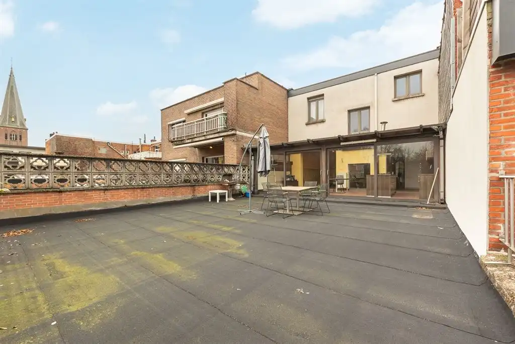 Magazijn met woning foto 17