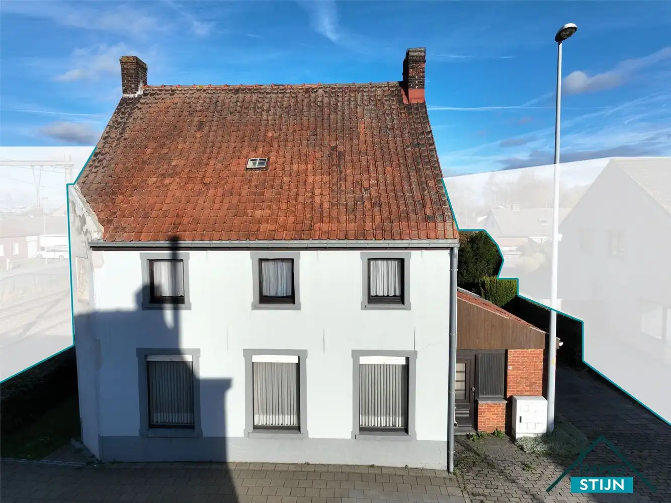 Hoofdfoto van de publicatie: Ruime te renoveren woning met veel potentieel
