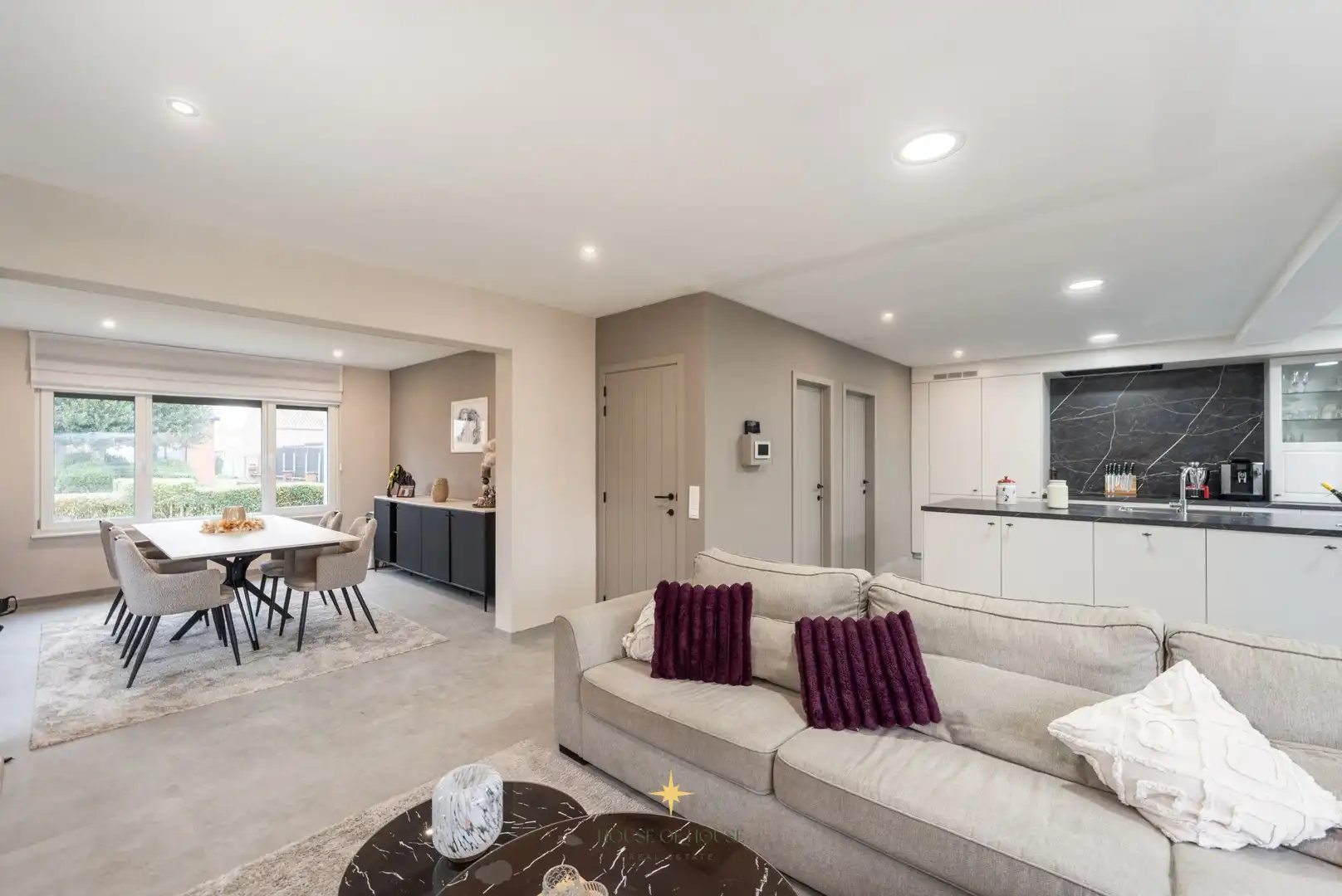 Instapklare, gerenoveerde woning in een rustige buurt met grote zonnige tuin foto 3