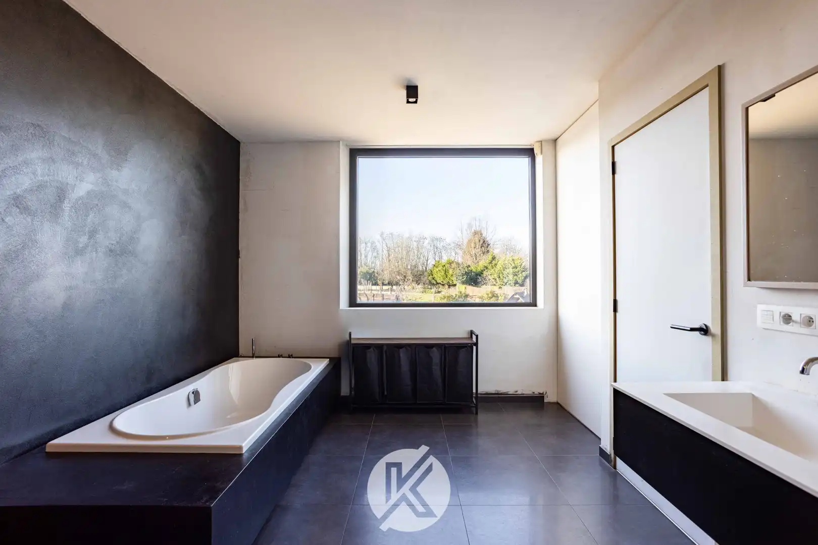 Kwalitatieve woning in moderne stijl foto 19