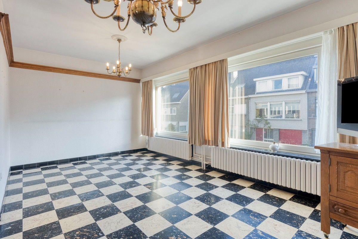 Energiezuinig bel-etage woning met zonnige tuin nabij het Sint-Pietersstation foto 2