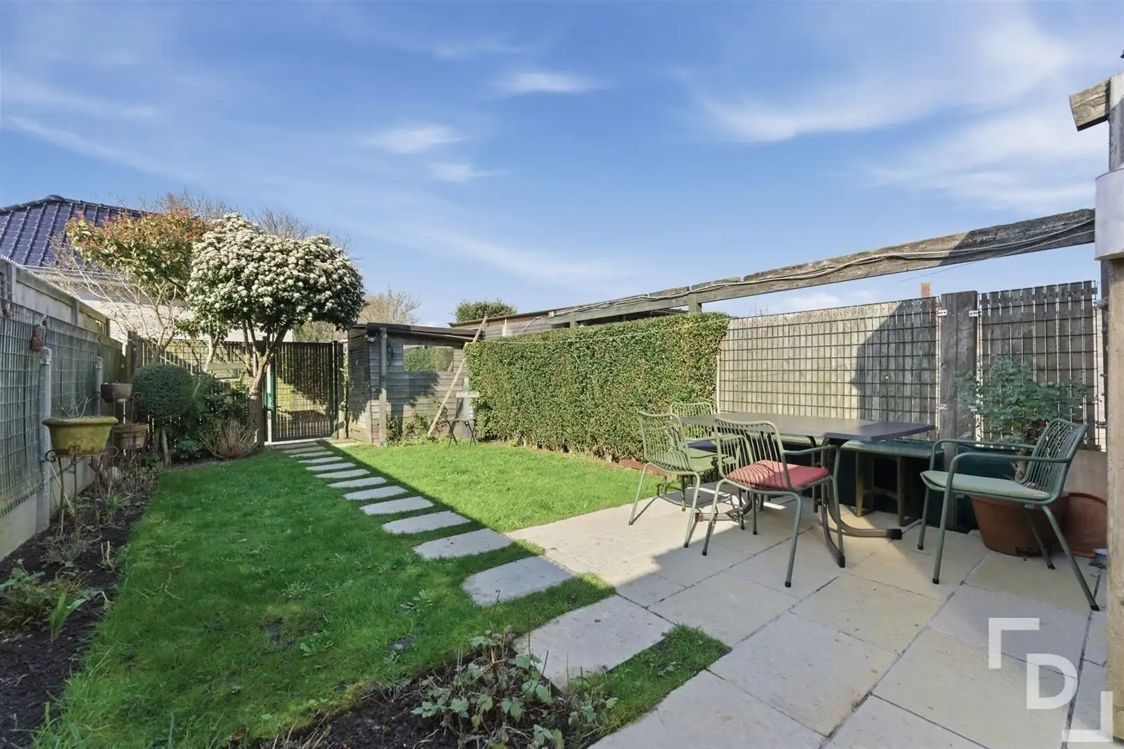 Ruime en energetische woning met uitweg en lostaande garage te koop in centrum Ieper. foto 17