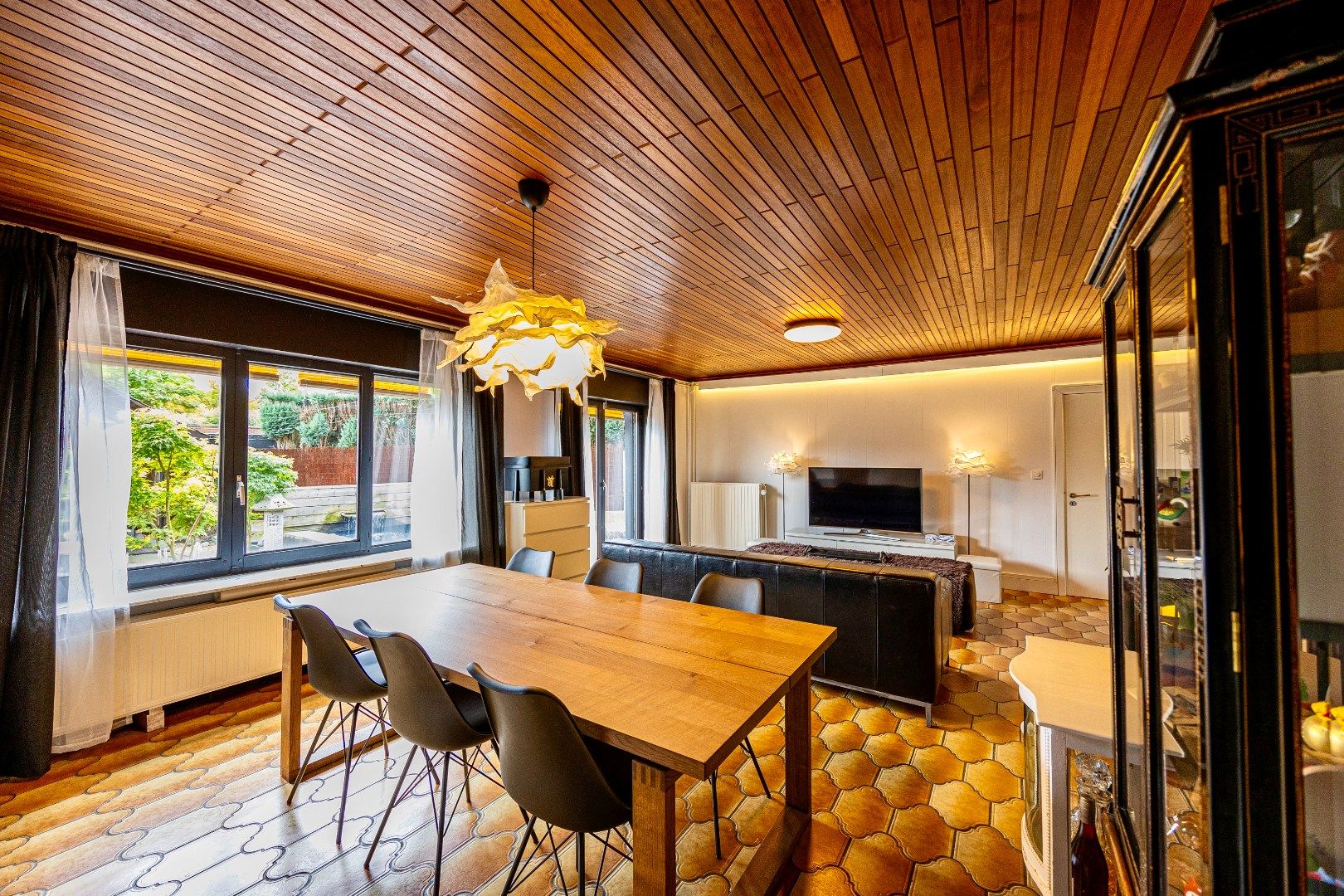 Ruime bungalow te koop met 2 slpk, garage en tuin foto 7