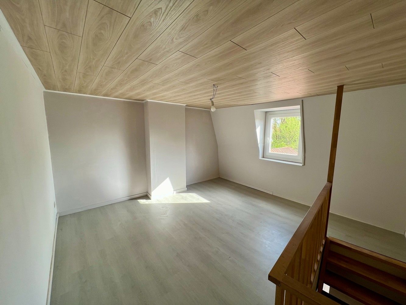 Centraal gelegen woning met 2 slaapkamers en zéér ruime garage! foto 12