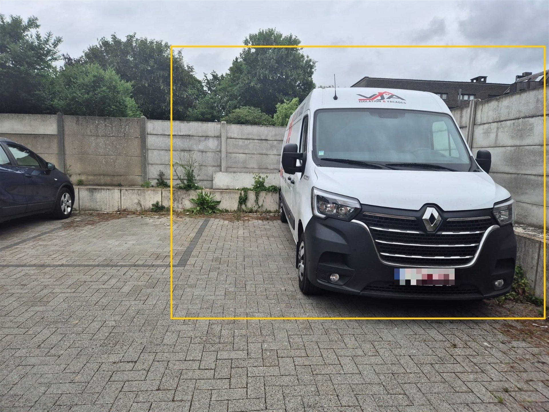 Autostaanplaats op gunstige locatie in Wetteren. foto {{pictureIndex}}