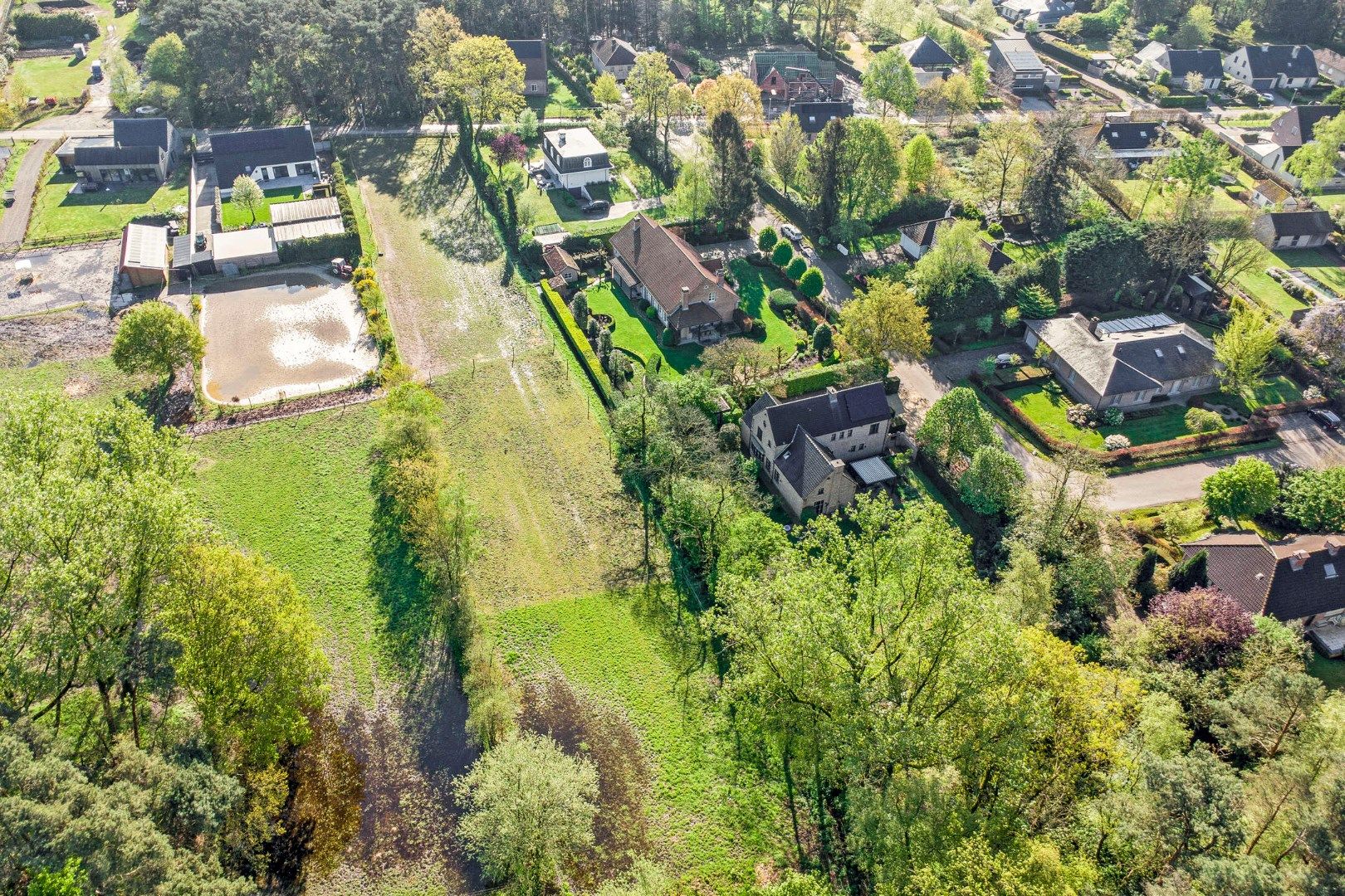 Ruim ingedeelde, goed onderhouden villa op een rustige locatie. foto 40