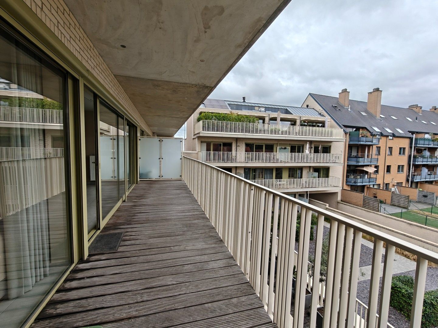 Te huur: Ruim 2-slaapkamerappartement foto 2