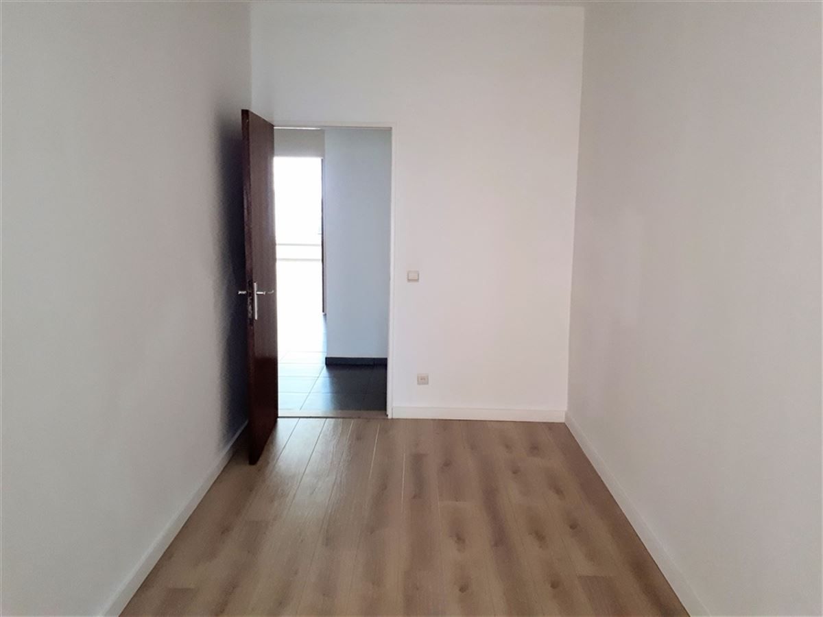 Ruim 2 slaapkamer appartement aan het Theaterplein! foto 9