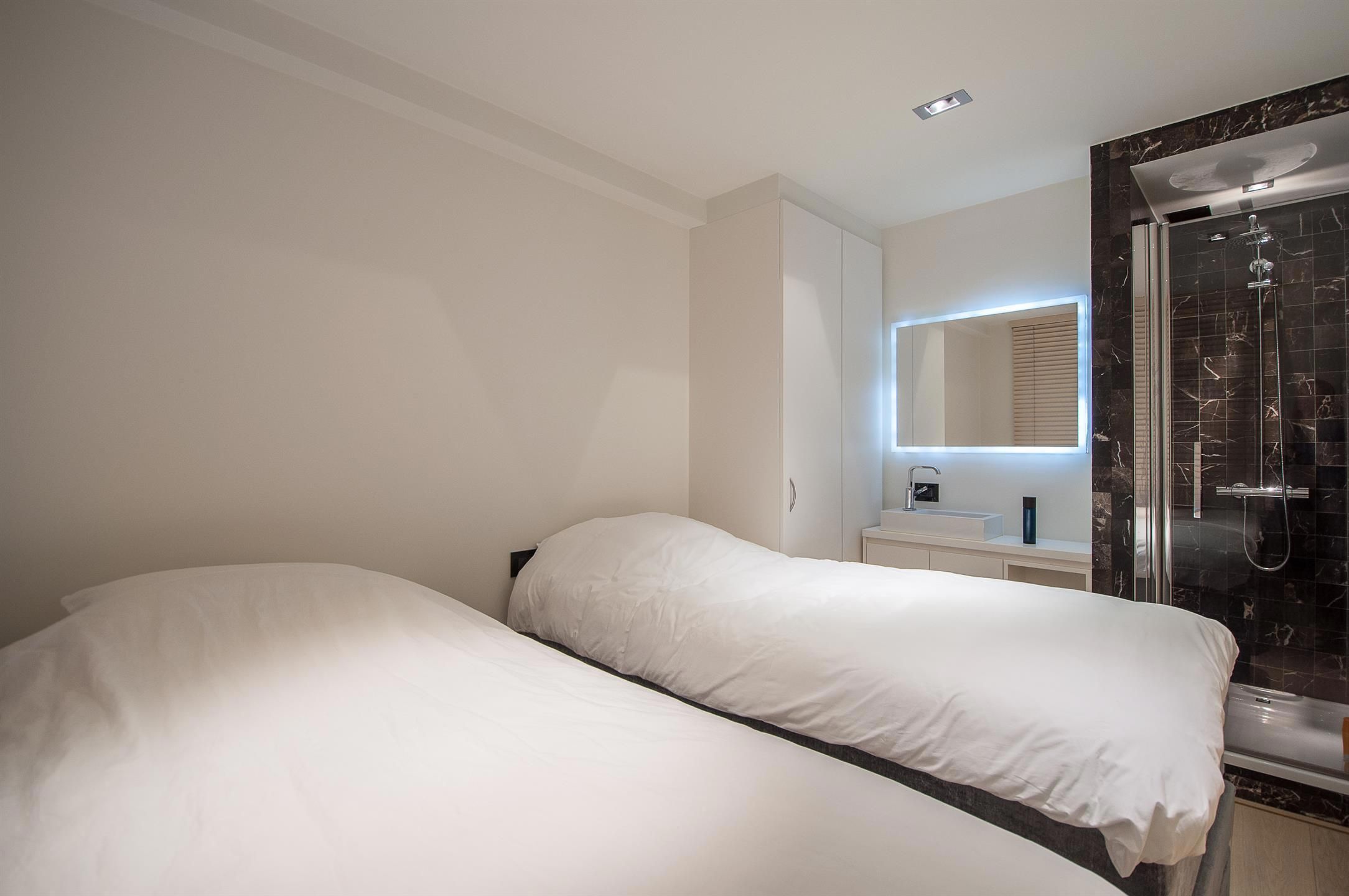 Exclusief hedendaags appartement op toplocatie in het Zoute  foto 12