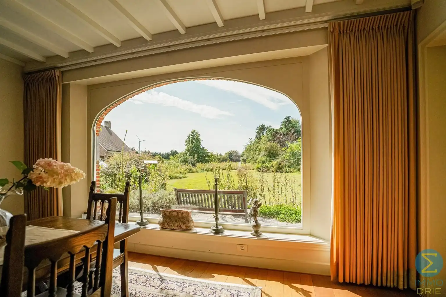 Exclusieve villa met bijgebouwen op 6.660m² grond foto 6