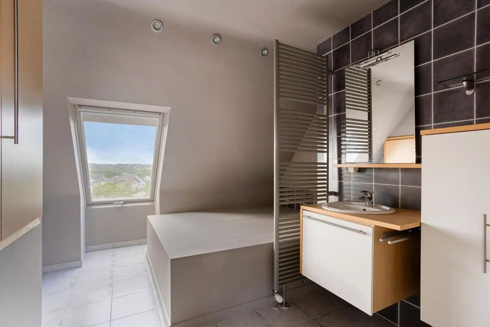 Ruim duplex appartement met 3 slaapkamers foto 22