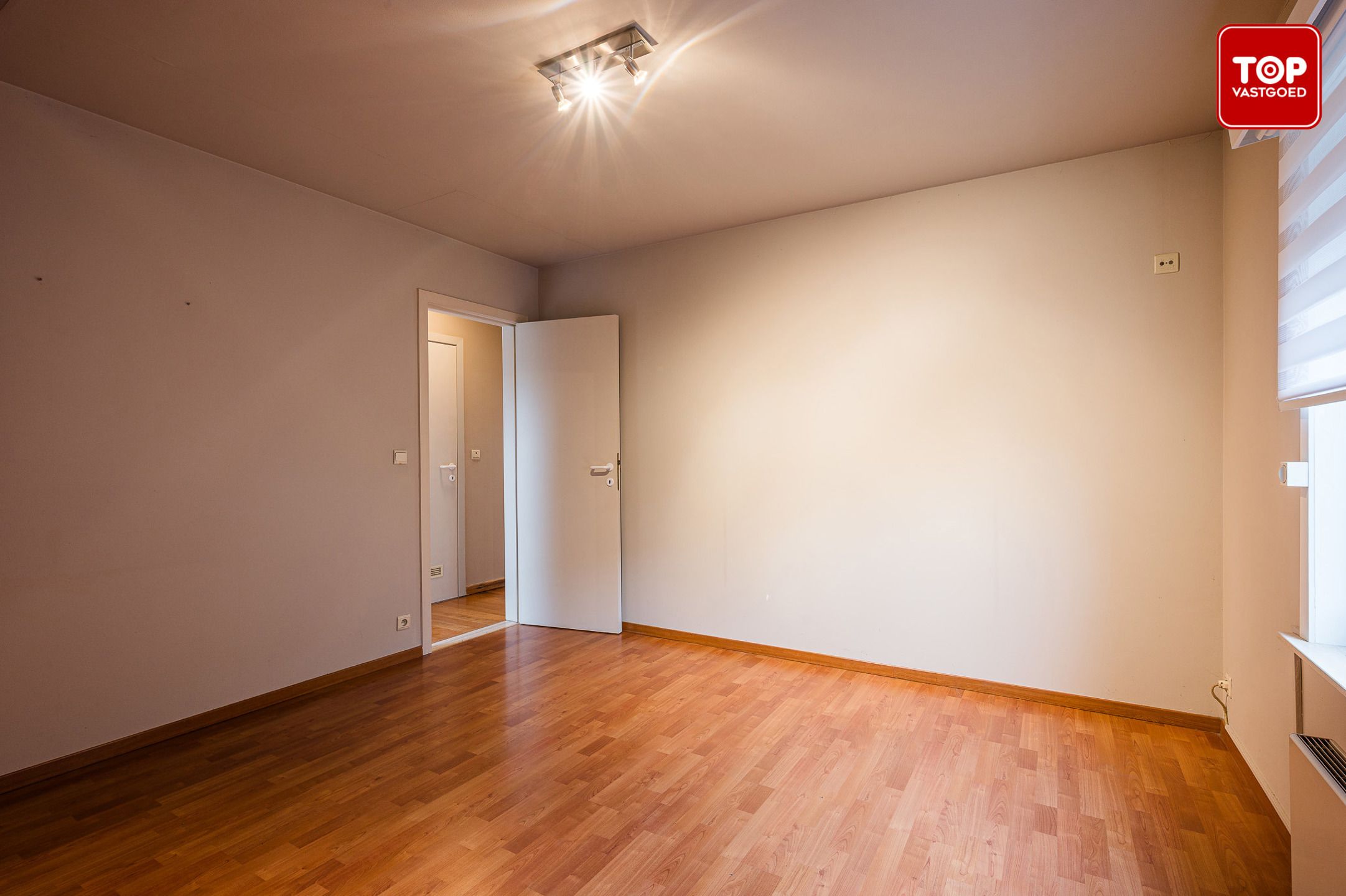 Instapklaar 2 slaapkamer appartement met garage in kleinschalig gebouw foto 12