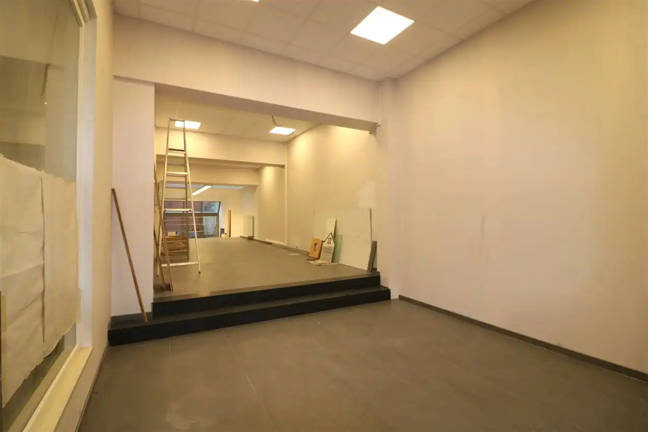 Volledig vernieuwde handelszaak op ideale locatie foto 10