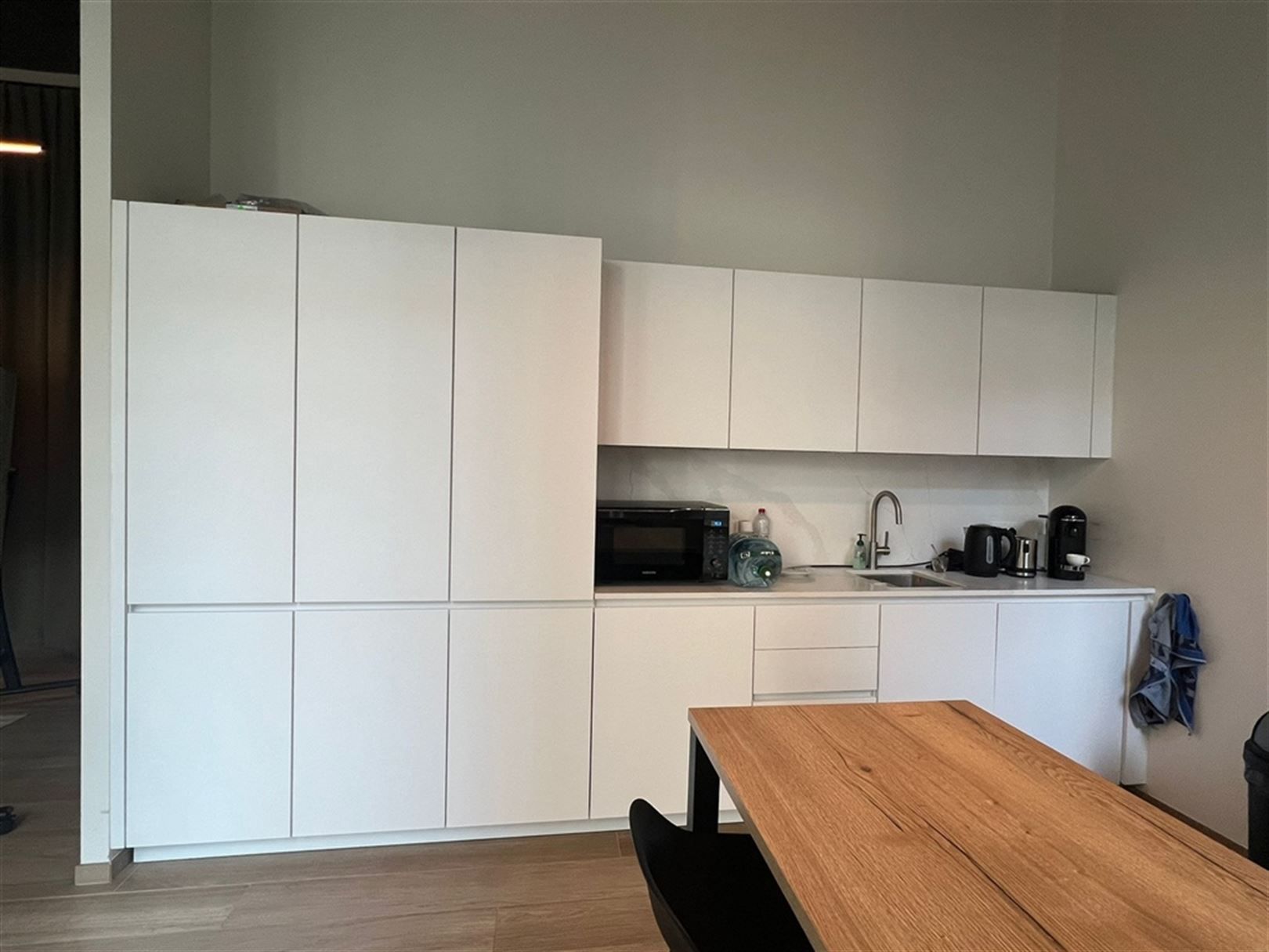Geliijkvloerse kantoorruimte met hoge plafonds op het Eilandje foto 7