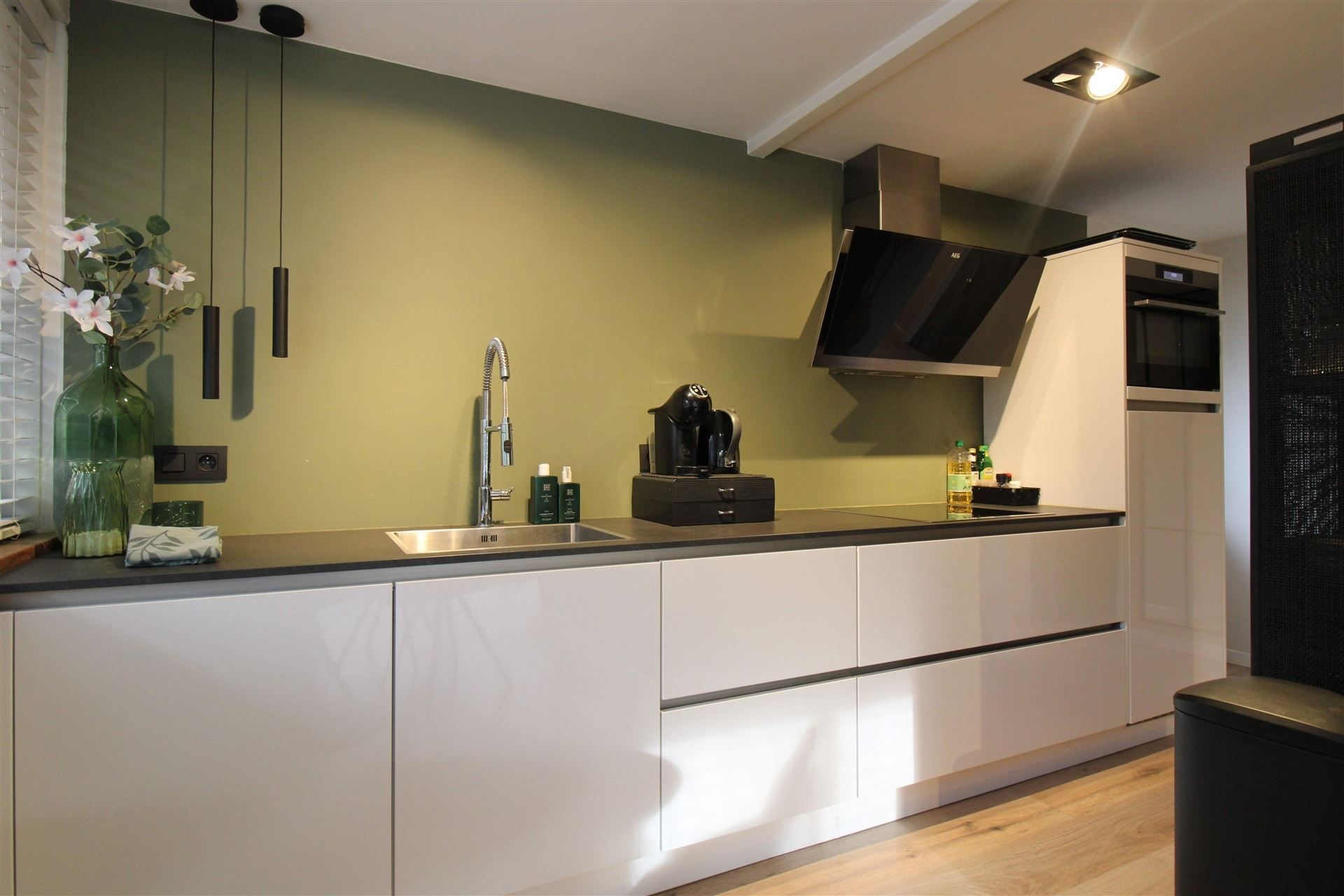 Instapklare gelijkvloerse vakantiewoning met twee slaapkamers, moderne keuken en een volledig afgesloten perceel op vakantiedomein Sonnevijver! foto 4