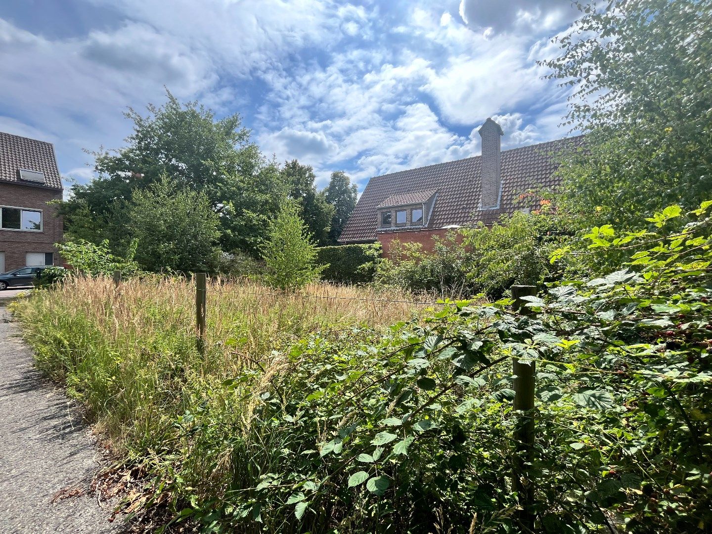 Bouwgrond voor gezinswoning in kindvriendelijke woonbuurt foto {{pictureIndex}}