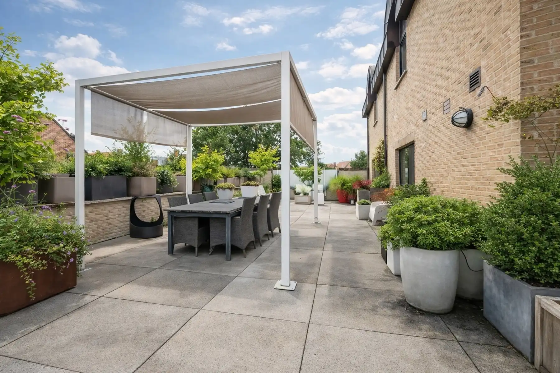 Uitzonderlijk triplex-appartement: ruimte, licht+topligging. foto {{pictureIndex}}