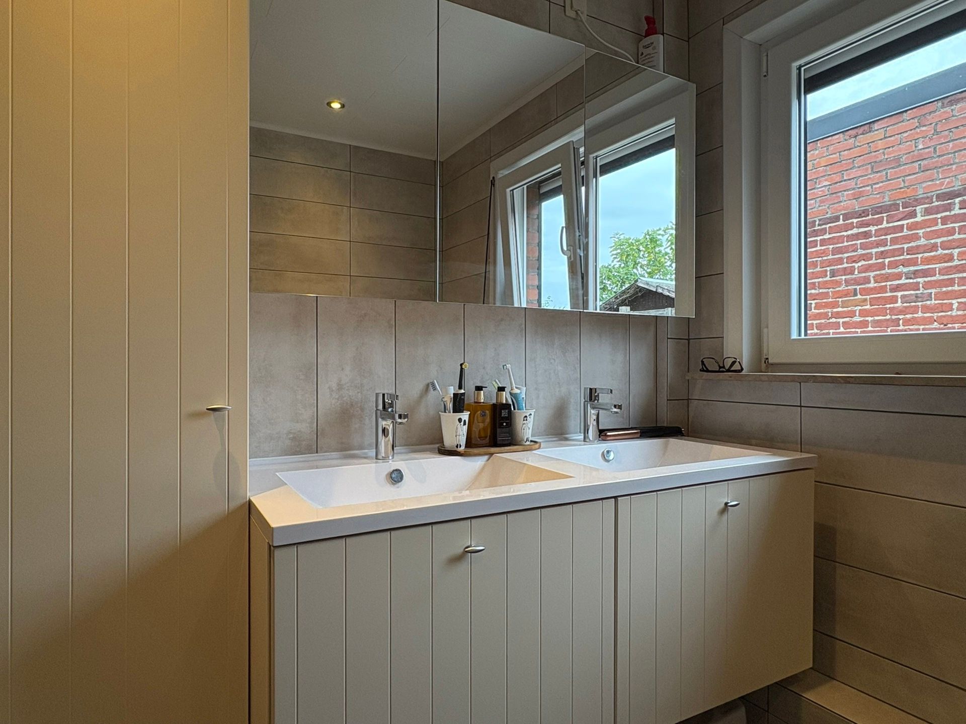 Centraal gelegen rijwoning met tuin foto 6