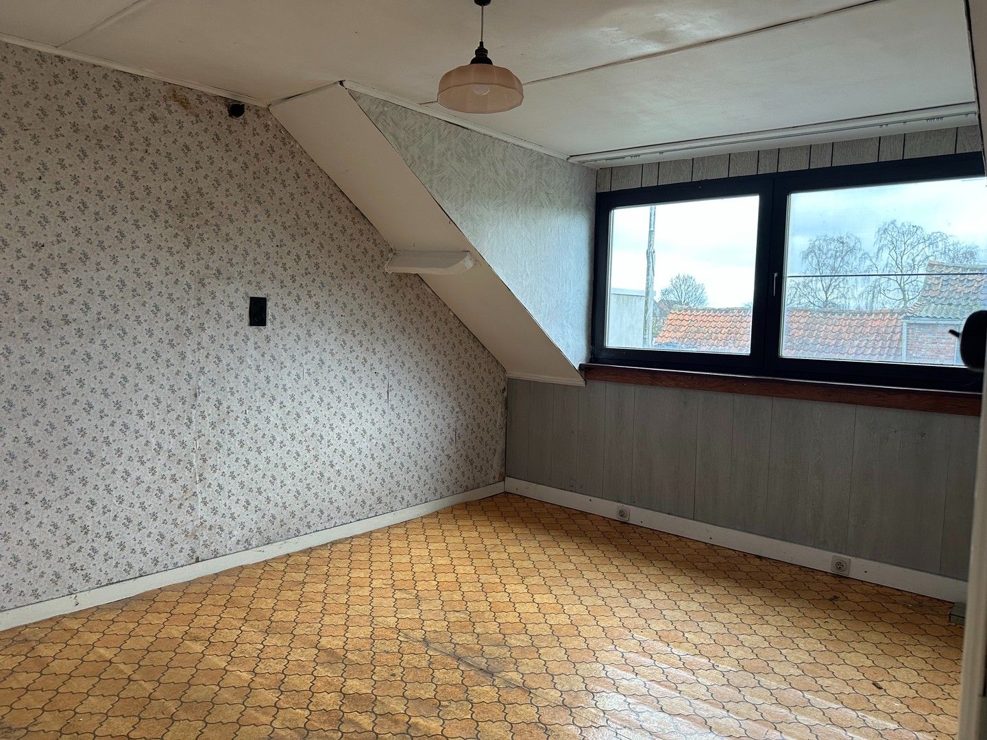 Te renoveren landelijke woning met garage foto 7