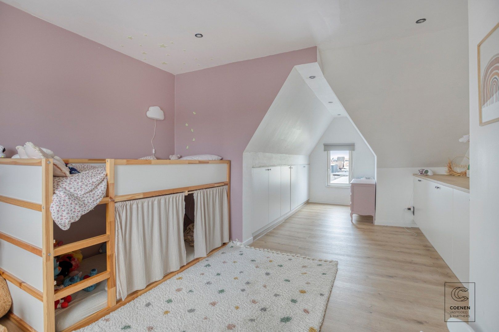 Instapklare gezinswoning van 141 m² met drie slaapkamers te Ekeren! foto 17