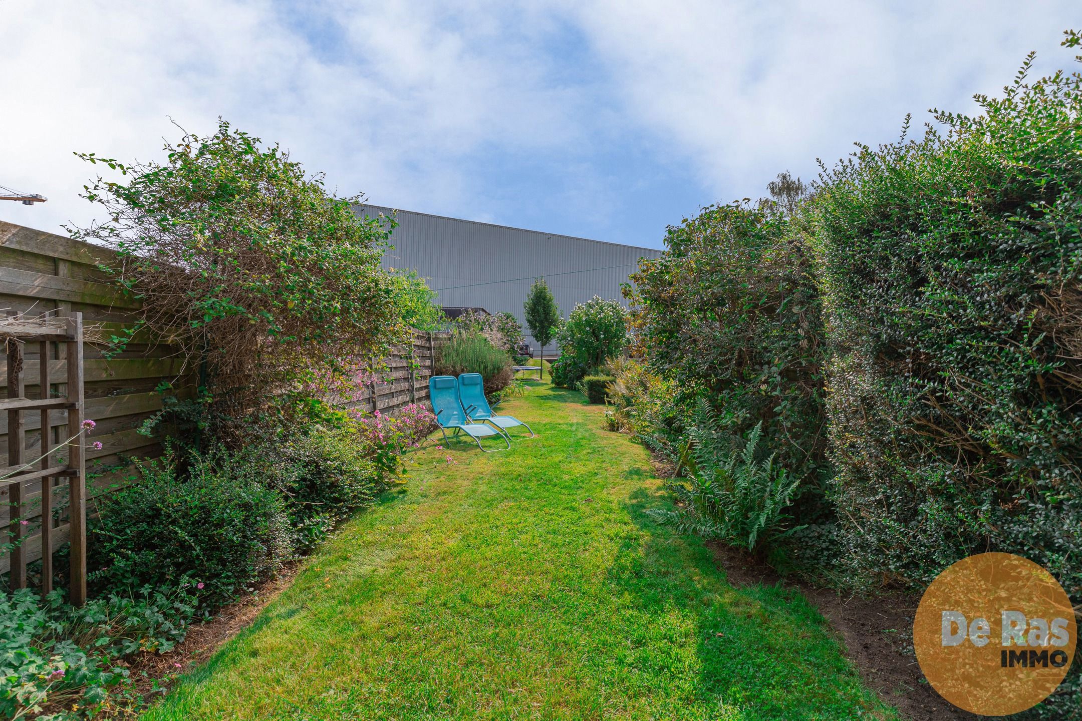 HOFSTADE - Totaal gerenoveerde gezinswoning met diepe tuin  foto 2