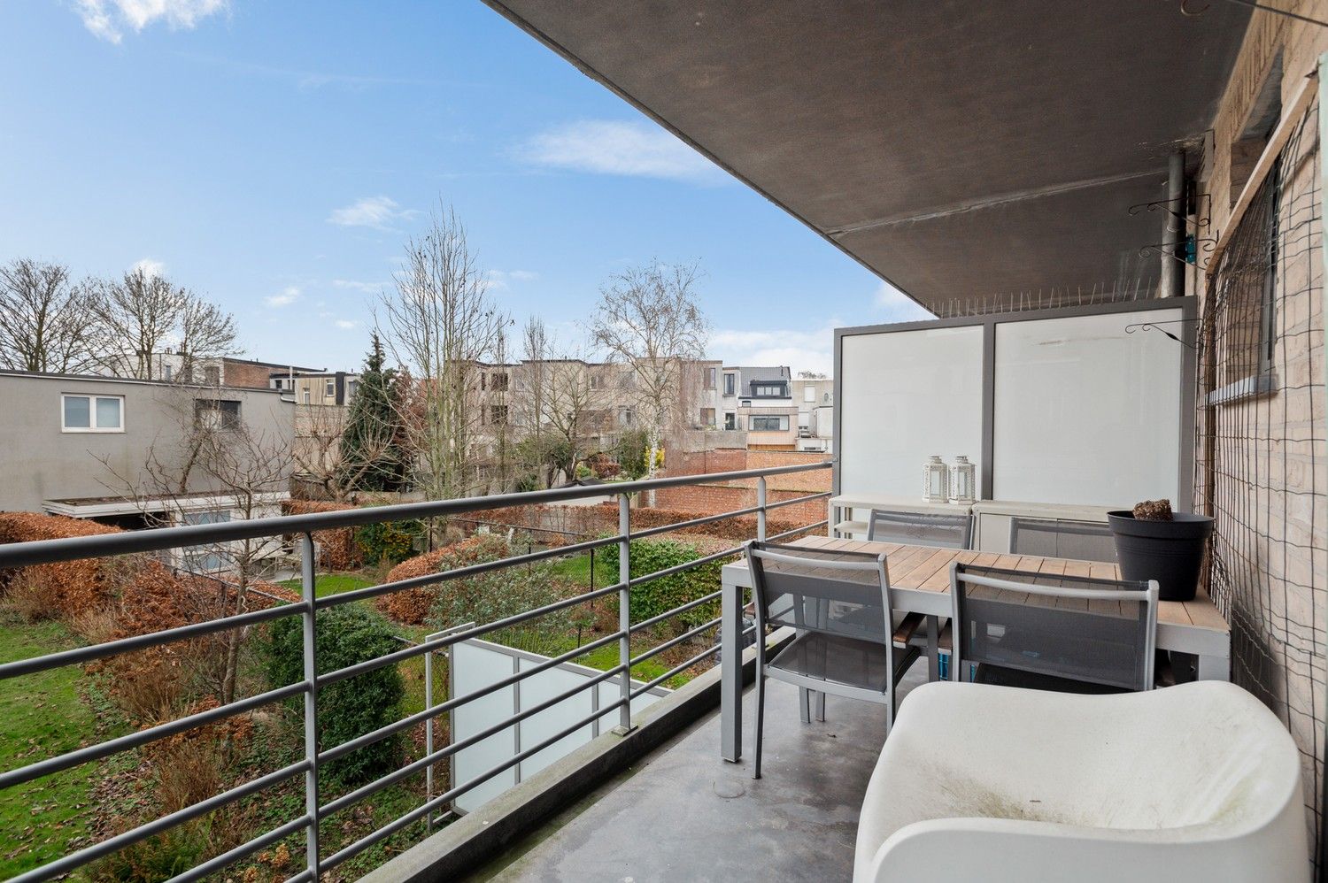 Instapklaar recent appartement met 3 slaapkamers en terras op centrale locatie te Schoten! foto 9