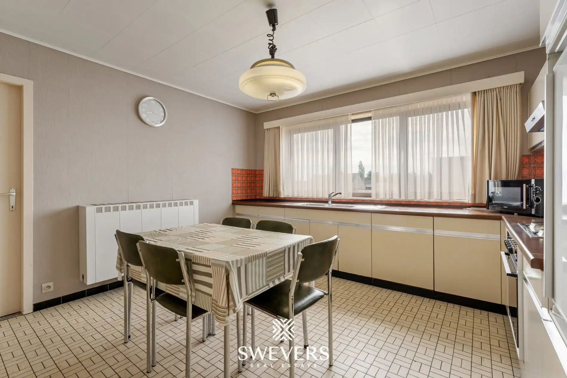 Centraal gelegen drieslaapkamer appartement foto 6