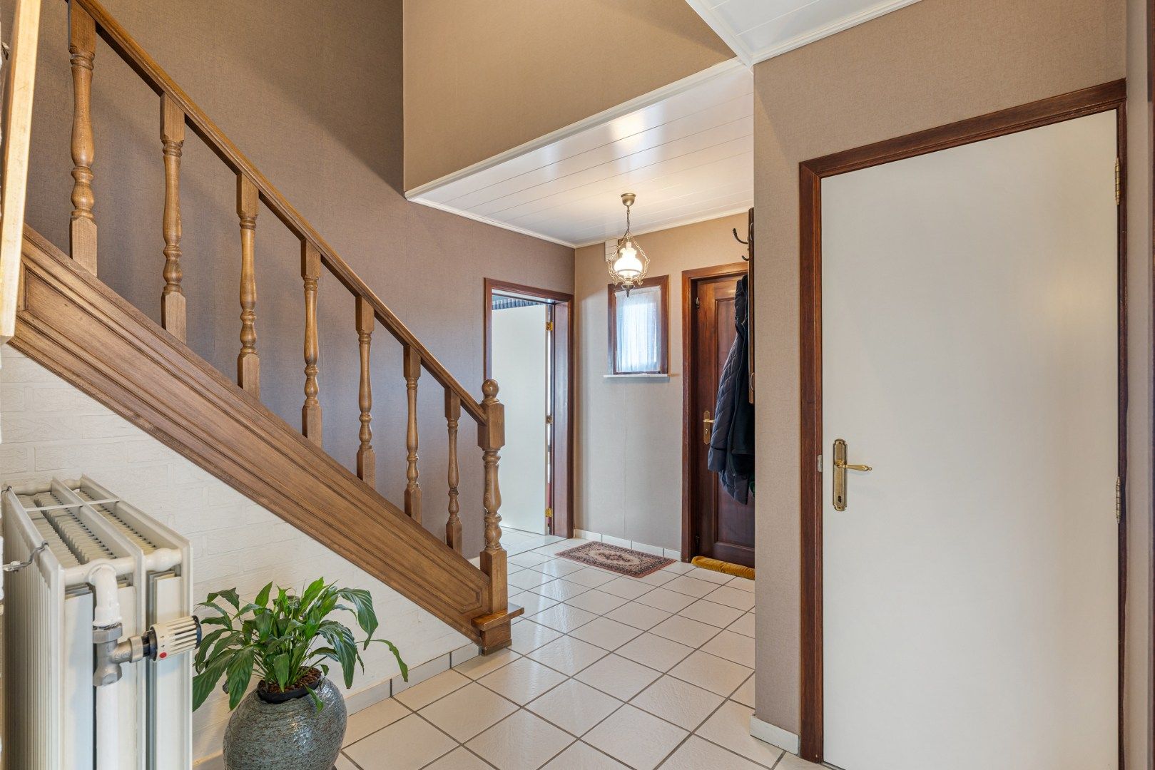 Verzorgde gezinswoning op een perceel van 9a08ca, gebouwd in 1988 op een rustige locatie nabij het centrum van Neeroeteren!  foto 6