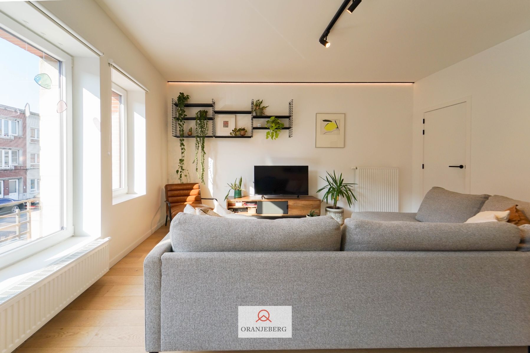 Lichtrijk en gerenoveerd 2 slpk appartement met terras foto 6