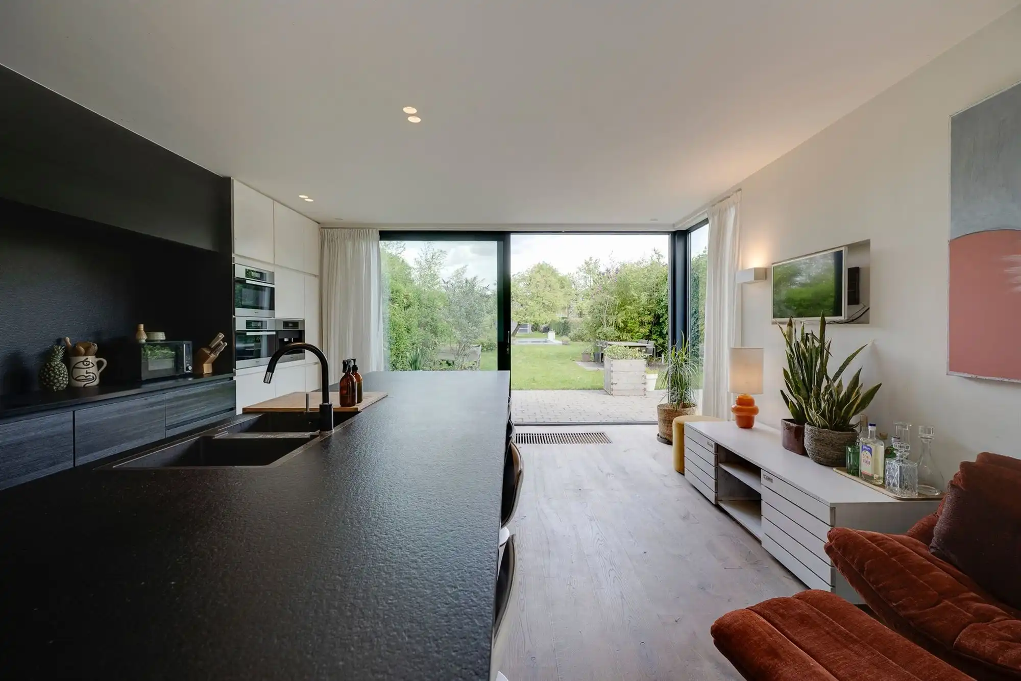 Sfeervolle halfopen woning nabij het dorpshart foto 12