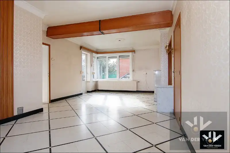 Multifunctioneel eigendom met 2 wooneenheden op een riant perceel van 21 aren 83 centiaren op een goed bereikbare, rustige locatie in Diepenbeek foto 9