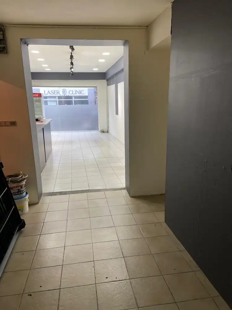 Gebouw met gemengd gebruik, handelspand + woonst, ideaal gelegen foto 5