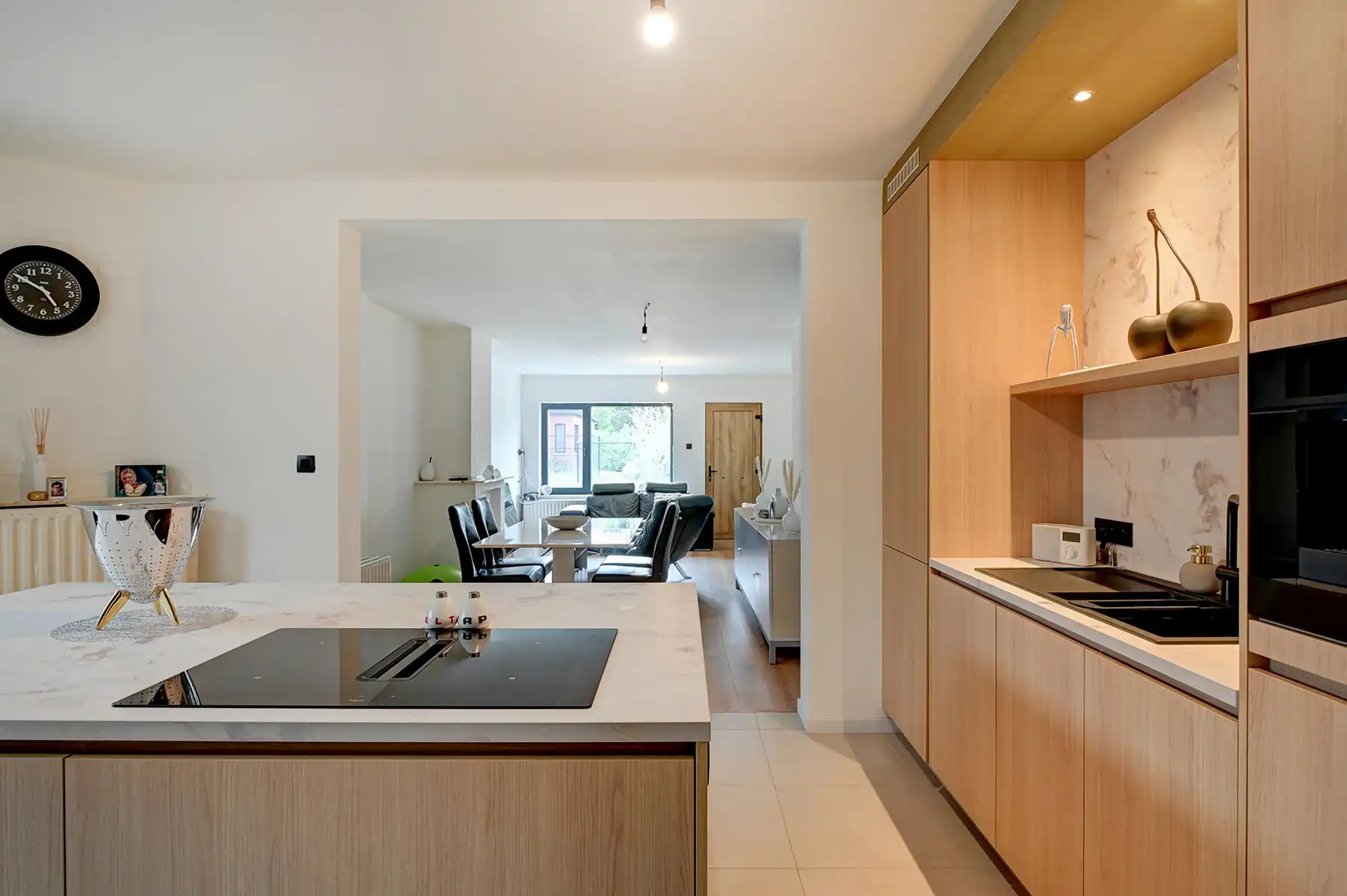 Instapklare, gerenoveerde woning (165 m²) met 2 slaapkamers (mogelijkheid tot 3), veranda en dubbele garage. foto 10