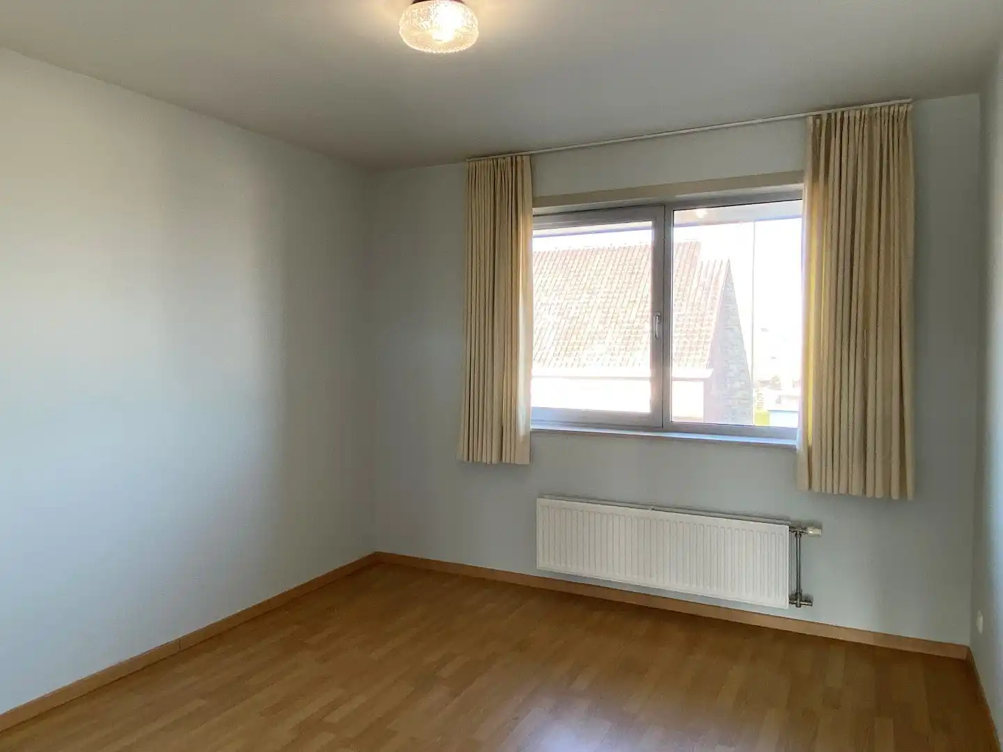 INSTAPKLAAR APPARTEMENT MET 2 SLPKS + STAANPLAATS EN KELDERBERGING foto 9